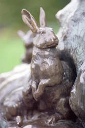 Conejo, detalle de la estatua de Peter Pan, 1912